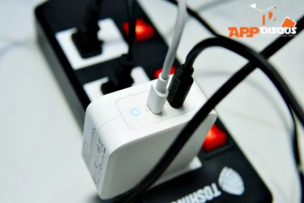 Choetech 100W USB Type CDSC04566 | 100W USB-C | ที่ชาร์จไฟระดับท็อป ไฟโหดแต่จิ๋วแจ๋ว CHOETECH 100W USB-C มาพร้อม PD สองพอร์ต ชาร์จโน๊ตบุ๊คสองเครื่องพร้อมกันก็ยังไหว