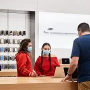 Apple Store mask | apple | Apple เปิดตัว 'Apple Face Mask' ที่ออกแบบเองสำหรับพนักงานและร้าน Apple Store