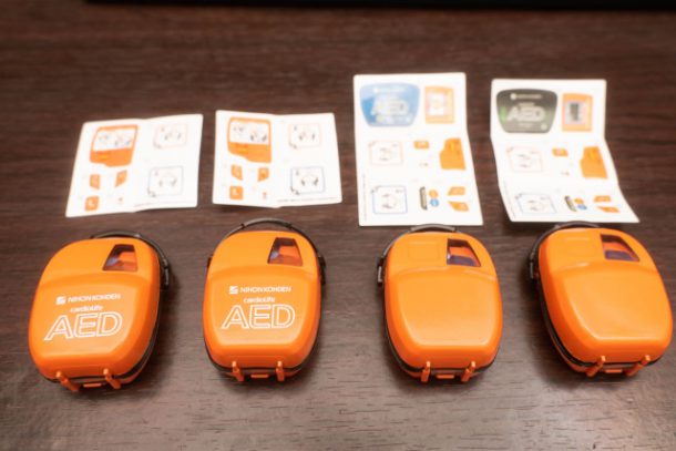 DSC7790 | Gachapon Miniature AED | กาชาปอง AED เครื่องกระตุ้นหัวใจของเล่น เหมือนจริงมากจนอาจช่วยชีวิตคนได้