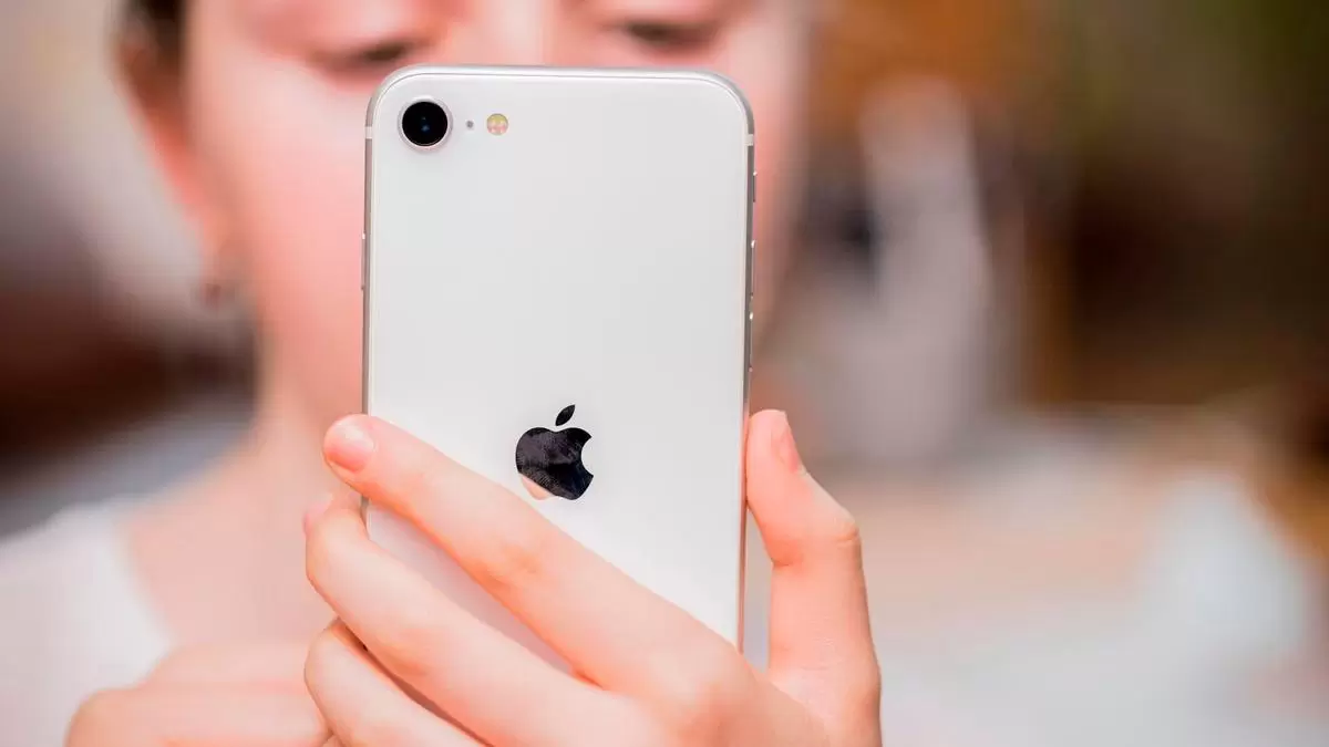 เอาจริง? iPhone SE 2022 จะยังคงใช้ดีไซน์เดิมต่อไป 1 iphone se 2020 review 13 thumb1200 16 9 | apple | เอาจริง? iPhone SE 2022 จะยังคงใช้ดีไซน์เดิมต่อไป