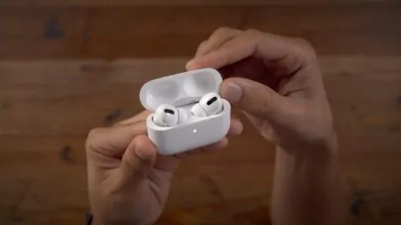 AirPods รุ่นใหม่ปี 2026 เตรียมติด “กล้องอินฟราเรด” และเซนเซอร์สุขภาพ
