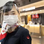 JAL With Masks 4 | COVID-19 | เจแปนแอร์ไลน์คุ้มครอง COVID-19 ฟรีสำหรับผู้โดยสารที่บินเที่ยวบินระหว่างประเทศ