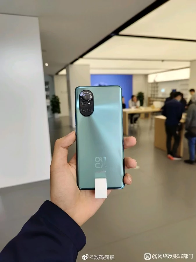 gsmarena 002 10 | Huawei | ชมภาพเครื่องจริง Huawei Nova 8 พร้อมดีไซน์กล้องที่แปลกตา