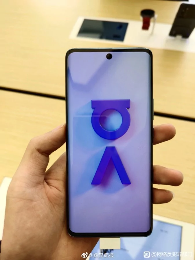 gsmarena 006 | Huawei | ชมภาพเครื่องจริง Huawei Nova 8 พร้อมดีไซน์กล้องที่แปลกตา