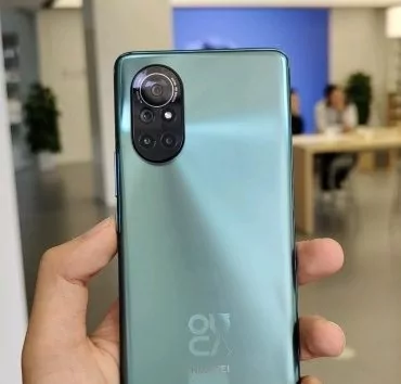 nova 8 | Huawei | ชมภาพเครื่องจริง Huawei Nova 8 พร้อมดีไซน์กล้องที่แปลกตา