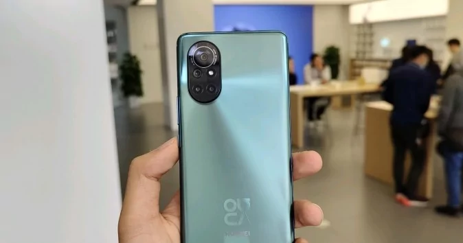 ชมภาพเครื่องจริง Huawei Nova 8 พร้อมดีไซน์กล้องที่แปลกตา 1 nova 8 | Huawei | ชมภาพเครื่องจริง Huawei Nova 8 พร้อมดีไซน์กล้องที่แปลกตา