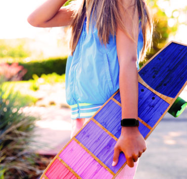 Fitbit Proxima Kids Lifestyle Black Sidewalk with Skateboard 051 | FitBit | เปิดตัว Fitbit Ace 3 อุปกรณ์แทรคกิจกรรมและการนอนสุดล้ำสำหรับเด็ก ๆ