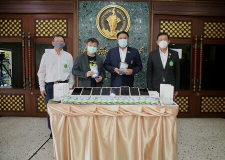 AIS 5G สานต่อภารกิจสู้ภัย COVID-19 ร่วมกับ กรุงเทพมหานคร สนับสนุนเครือข่ายสื่อสาร พร้อมซิมและโทรศัพท์เคลื่อนที่