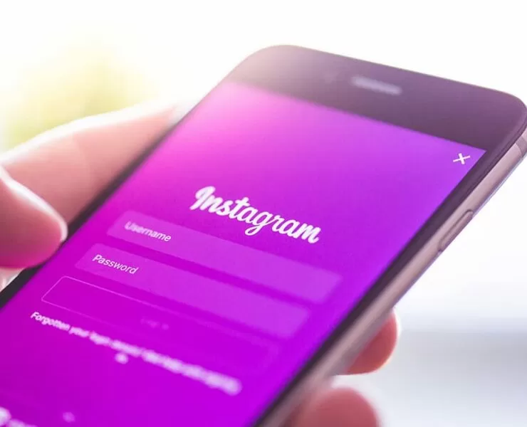 business hands instagram iphone | instagram | Instagram เผย ทำแอปสำหรับ iPad ก็น่าสนใจนะ แต่ยังไม่มีแผนจะทำ