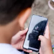 tiktok | china | จีนออกกฏใหม่ ให้เด็กอายุต่ำกว่า 14 ปี เล่น TikTok ได้วันละ 40 นาที