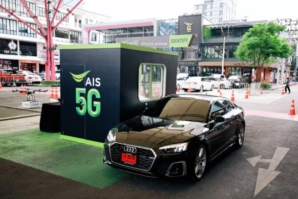 03 AIS 5G เปิดประสบการณ์ลูกค้ามอบ iPhone 13 เครื่องแรกสุดเอ็กซ์คลูซีฟ | AIS 5G | AIS ขนทัพหุ่นยนต์สุนัข K9 พร้อมโดรนลำเลียง ร่วมภารกิจส่งมอบ iPhone 13