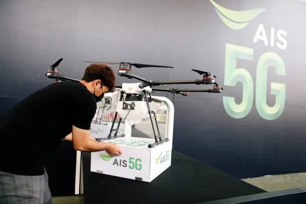 07 AIS 5G เปิดประสบการณ์ลูกค้ามอบ iPhone 13 เครื่องแรกสุดเอ็กซ์คลูซีฟ | AIS 5G | AIS ขนทัพหุ่นยนต์สุนัข K9 พร้อมโดรนลำเลียง ร่วมภารกิจส่งมอบ iPhone 13