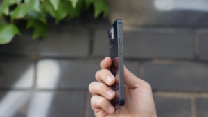 จีนไม่ไหว ทำการฟ้อง Apple สาเหตุจากการไม่เเถมอะเเดปเตอร์ชาร์จมาใน iPhone