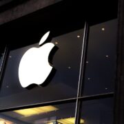 45738 88967 Apple Logo Building Header xl | apple | Apple เร่งเปิดตัวรถยนต์ขับเคลื่อนอัตโนมัติให้ทันภายในปี 2025