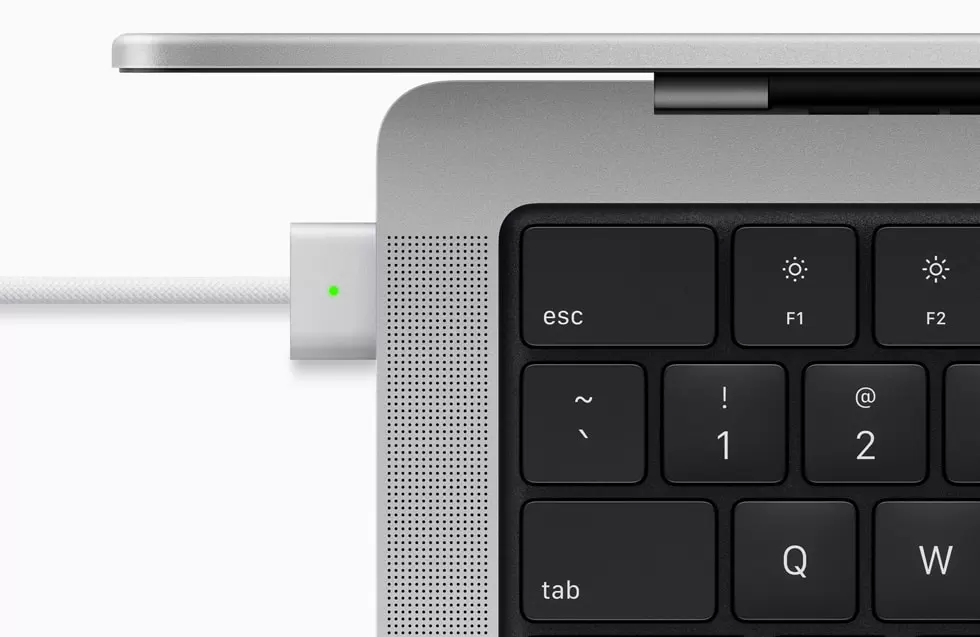 ผู้ใช้งานพบปัญหา MagSafe ของ MacBook Pro 16 นิ้วตัวใหม่ 1 Apple MacBook Pro MagSafe 10182021 big carousel.jpg.large | apple | ผู้ใช้งานพบปัญหา MagSafe ของ MacBook Pro 16 นิ้วตัวใหม่