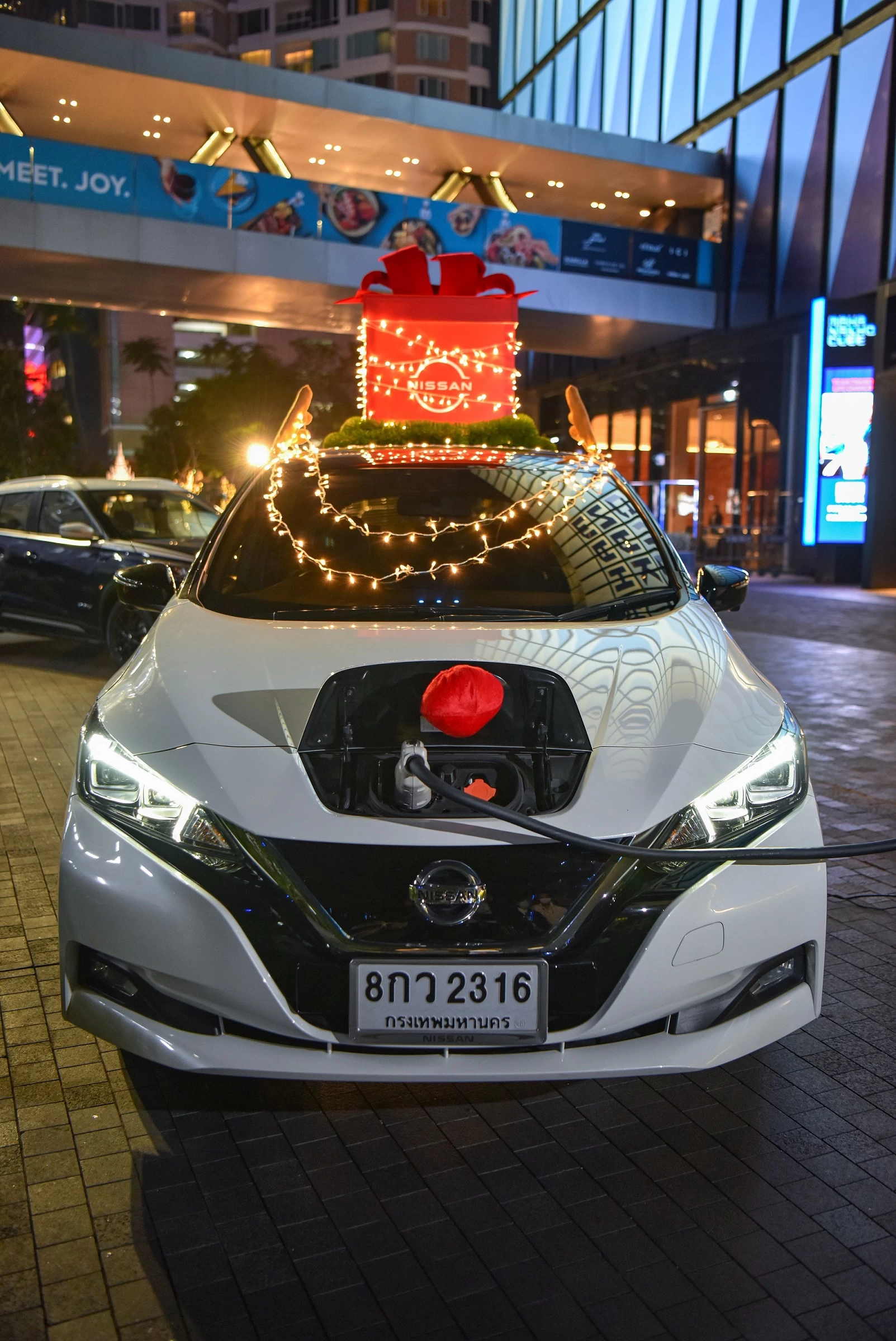 Bidirectional charger to supply power for Christmas decorations | Nissan LEAF | นิสสัน ลีฟ รถยนต์ที่เป็นมากกว่าการเป็นรถยนต์ไฟฟ้า