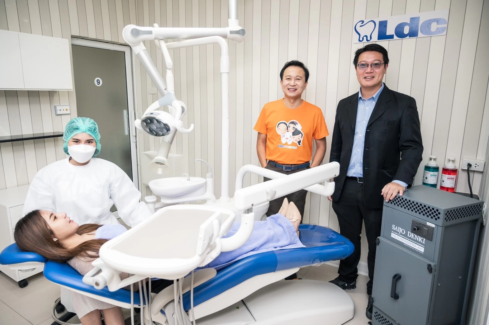LDC1 | LDC | LDC ทุ่มงบ 10 ล้าน จับมือ Saijo Denki พัฒนาระบบหมุนเวียนอากาศบริสุทธิ์ Air Fresh 100% ในห้องฟัน พร้อมเชิญคนดังทดสอบห้องฟันอากาศสะอาดมาตรฐานห้องผ่าตัด