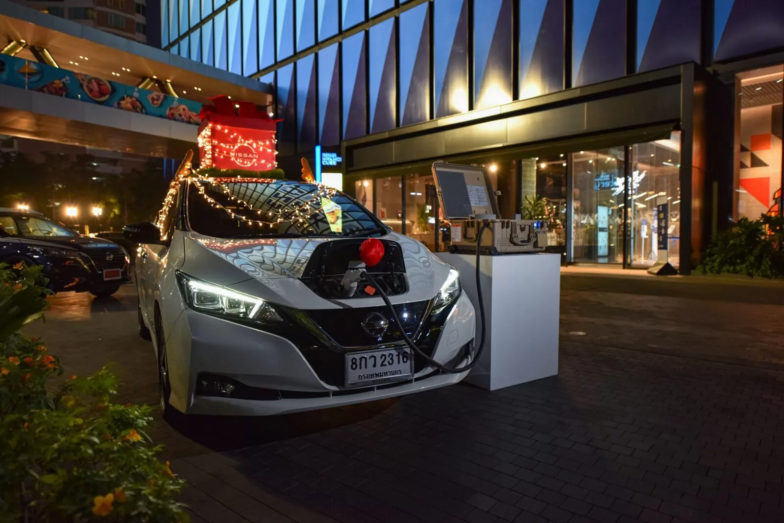 นิสสัน ลีฟ รถยนต์ที่เป็นมากกว่าการเป็นรถยนต์ไฟฟ้า 1 V2H capabilities of Nissan LEAF | Nissan LEAF | นิสสัน ลีฟ รถยนต์ที่เป็นมากกว่าการเป็นรถยนต์ไฟฟ้า