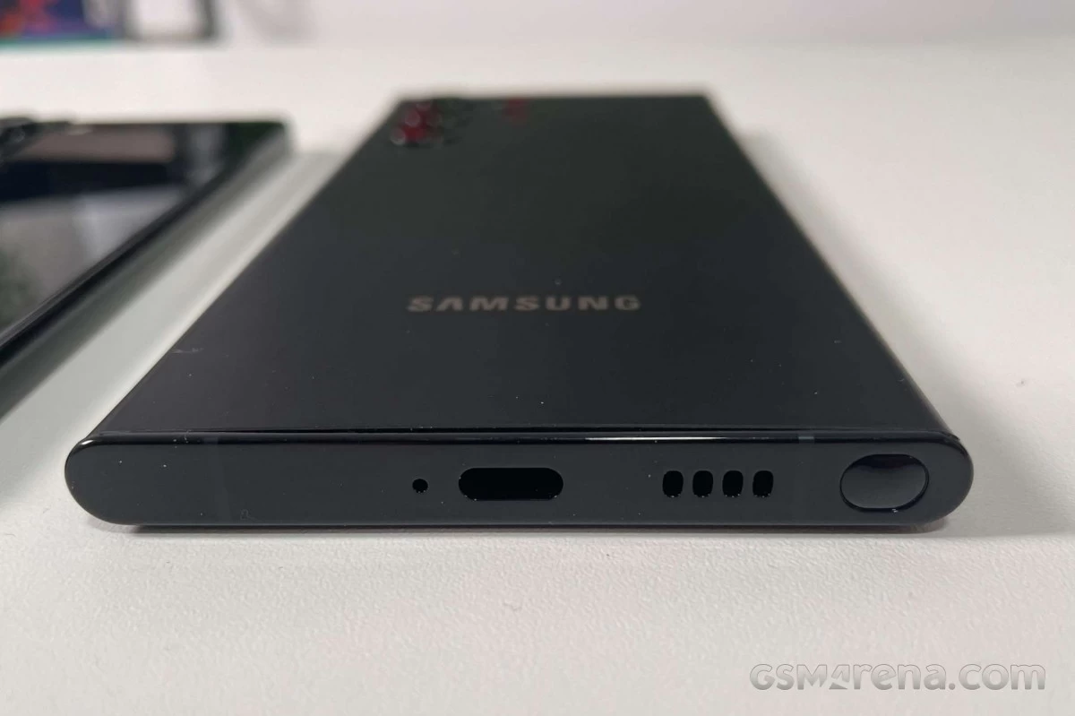 gsmarena 003 6 | Samsung‬ | ภาพหลุดเครื่องต้นแบบ Samsung Galaxy S22 Ultra ยืนยันมี S Pen