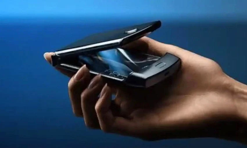หลุดสเปก Motorola Razr 3 หน้าจอ 120Hz ชิปเซ็ต Snapdragon 8 Gen 1 1 aHR0cHM6Ly9zLmlzYW5vb2suY29tL2hpLzAvdWQvMzA5LzE1NDkyOTcvcmF6cl8xLmpwZw