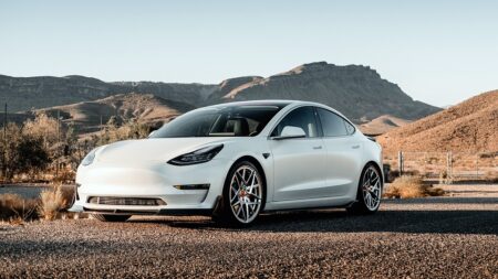 เพราะมี Tesla จีนจึงมี EV แบบทุกวันนี้ tesla
