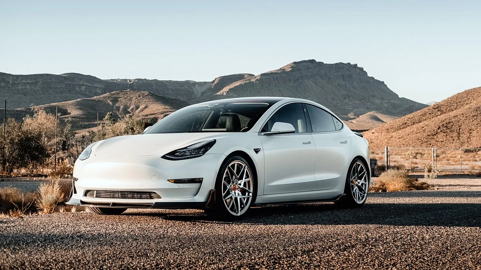Tesla เรียกคืนรถกว่า 350,000 คัน จากข้อบกพร่องของระบบขับอัตโนมัติ 1 tesla