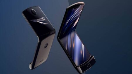 หลุดวิดีโอสั้นๆ ของ Motorola Razr 3 เผยให้เห็นดีไซน์โฉมใหม่ของตัวเครื่องที่ไม่เหมือนเดิม Moto-Razr-2019-main-1