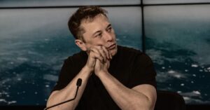 Elon Musk อาจลดคนงาน Tesla ลง 10% elon
