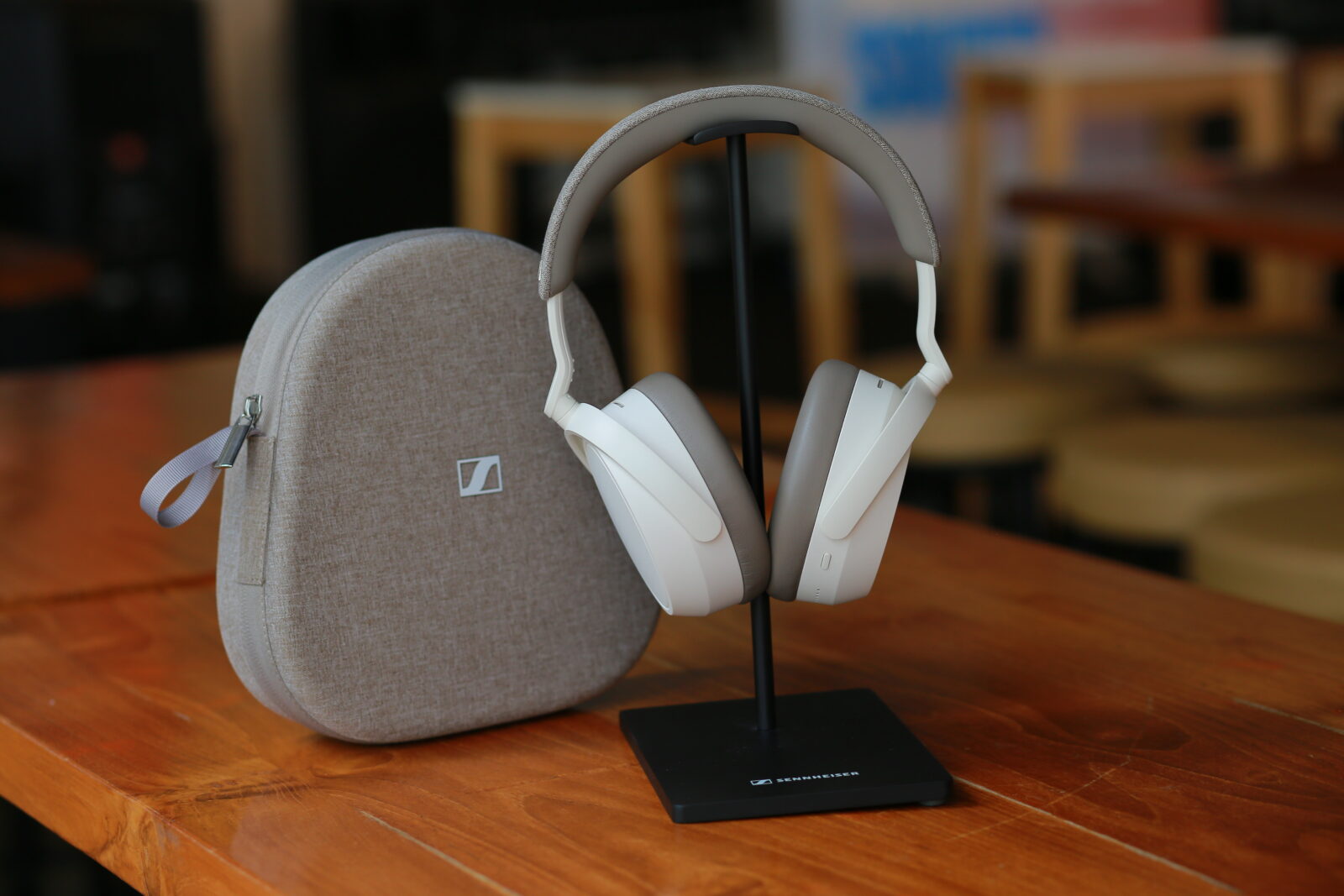 Sennheiser MOMENTUM 4 Wireless หูฟังดีไซน์เรียบหรู พร้อมคุณภาพเสียงทรงพลังและแบตเตอรี่ที่ยาวนานถึง 60 ชั่วโมง 1 5D3 0706 | sennheiser | Sennheiser MOMENTUM 4 Wireless หูฟังดีไซน์เรียบหรู พร้อมคุณภาพเสียงทรงพลังและแบตเตอรี่ที่ยาวนานถึง 60 ชั่วโมง