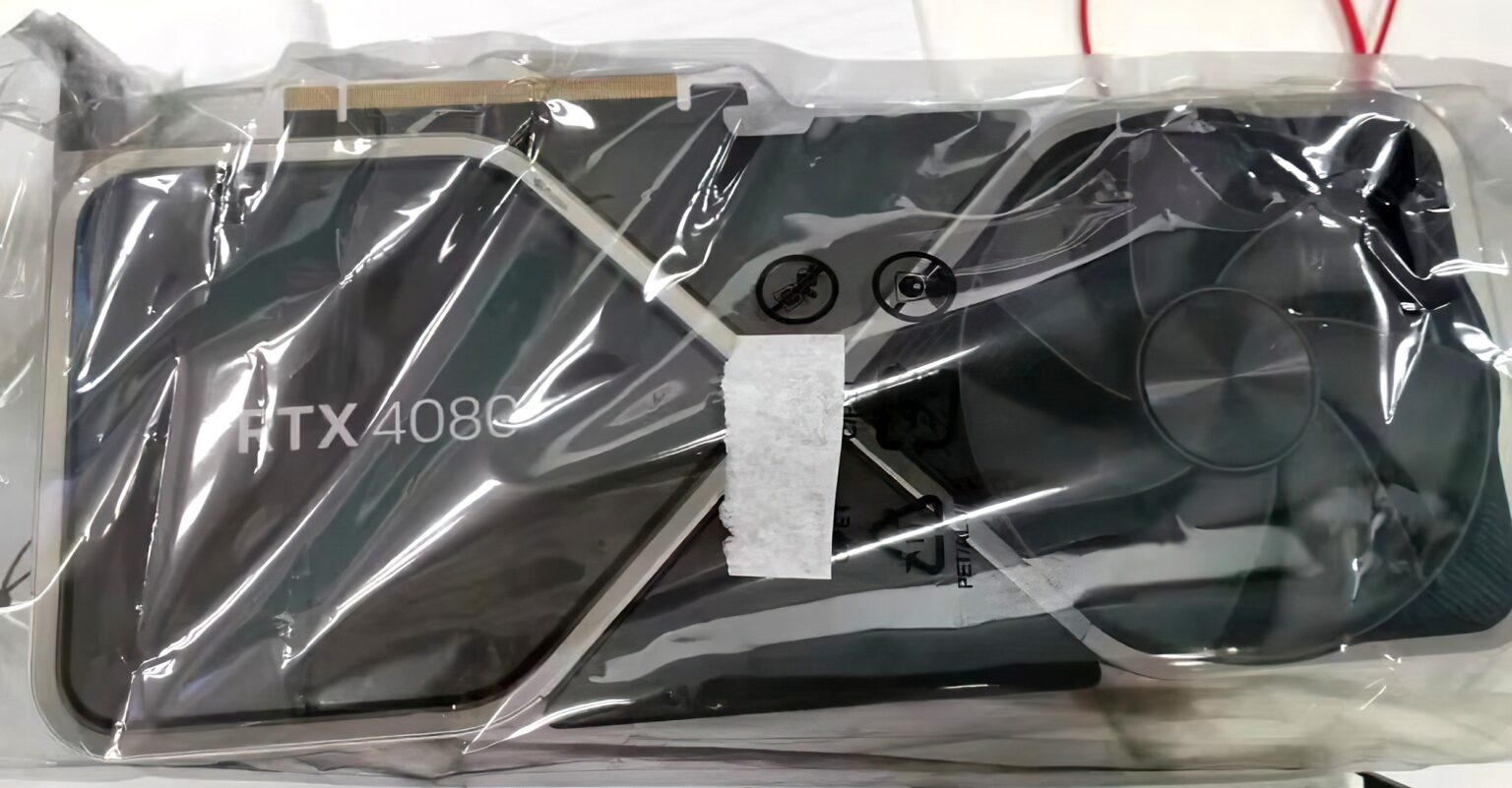 หลุดภาพ NVIDIA GeForce RTX 4080 Founders Edition ดีไซน์คล้ายกับ RTX 3090 NVIDIA-RTX-4080-GPU-1