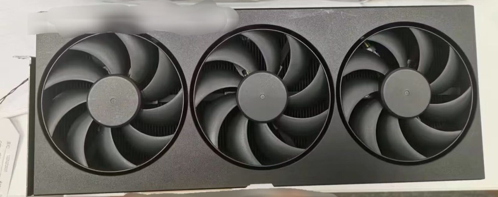 หลุดรูปภาพใหม่ เผยหน้าตาของ NVIDIA GeForce RTX 4090 รุ่นโปรโตไทป์ 1 RTX-40-GPU-Prototype