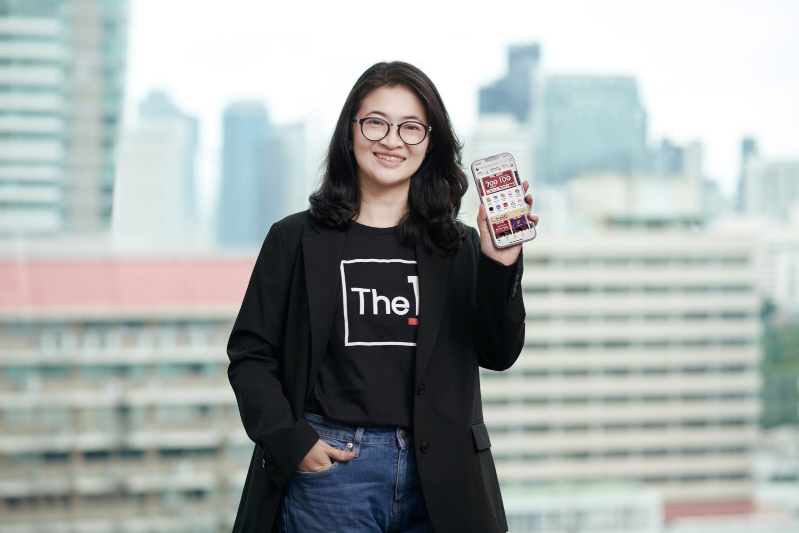 The 1 ส่งแคมเปญ “แลกบน The 1 APP คุ้มกว่า” 1 1. นางทิพาภรณ์ ประสมทรัพย์ Head of Loyalty – The 1 แลกบน The 1 App คุ้มกว่า Resize | The 1 | The 1 ส่งแคมเปญ “แลกบน The 1 APP คุ้มกว่า”