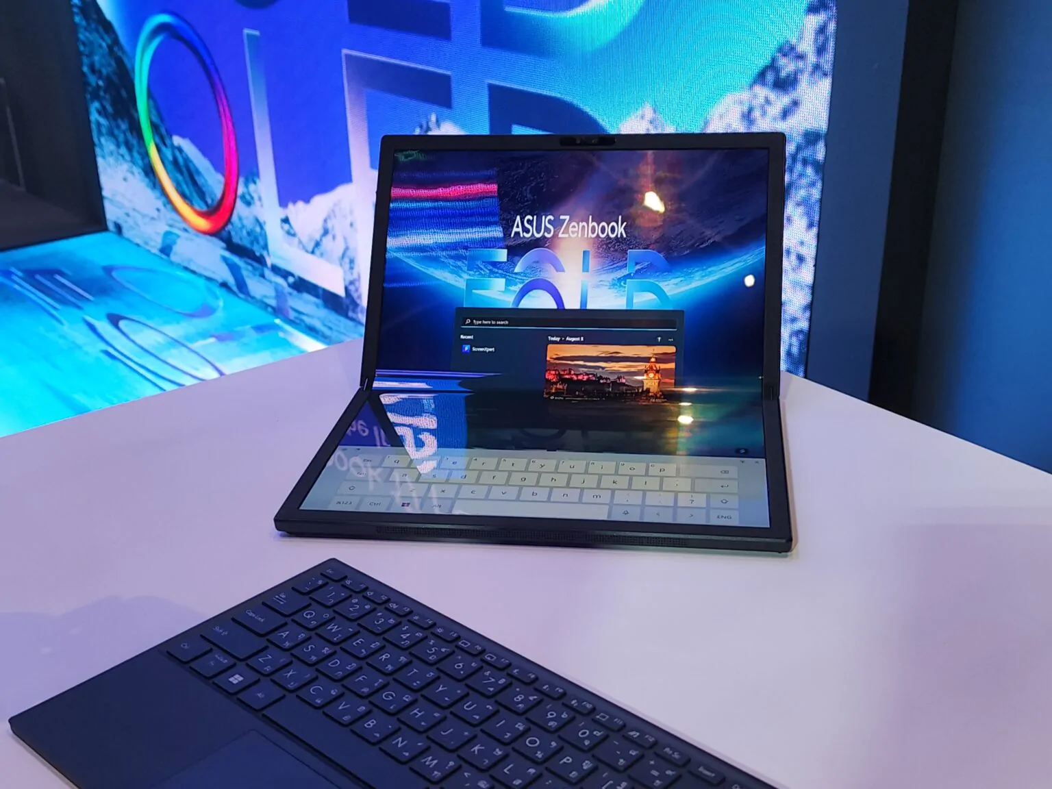 พรีวิว พารู้จักโน๊ตบุ๊คจอพับได้ ASUS ZenBook17 Fold OLED มันทำอะไรได้บ้าง?