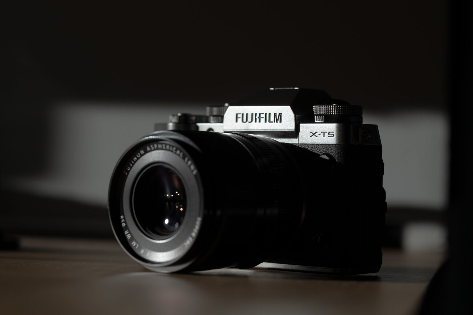 ฟูจิฟิล์มเปิดตัวกล้อง FUJIFILM X-T5 และเลนส์ Fujinon XF30mm F2.8 Macro