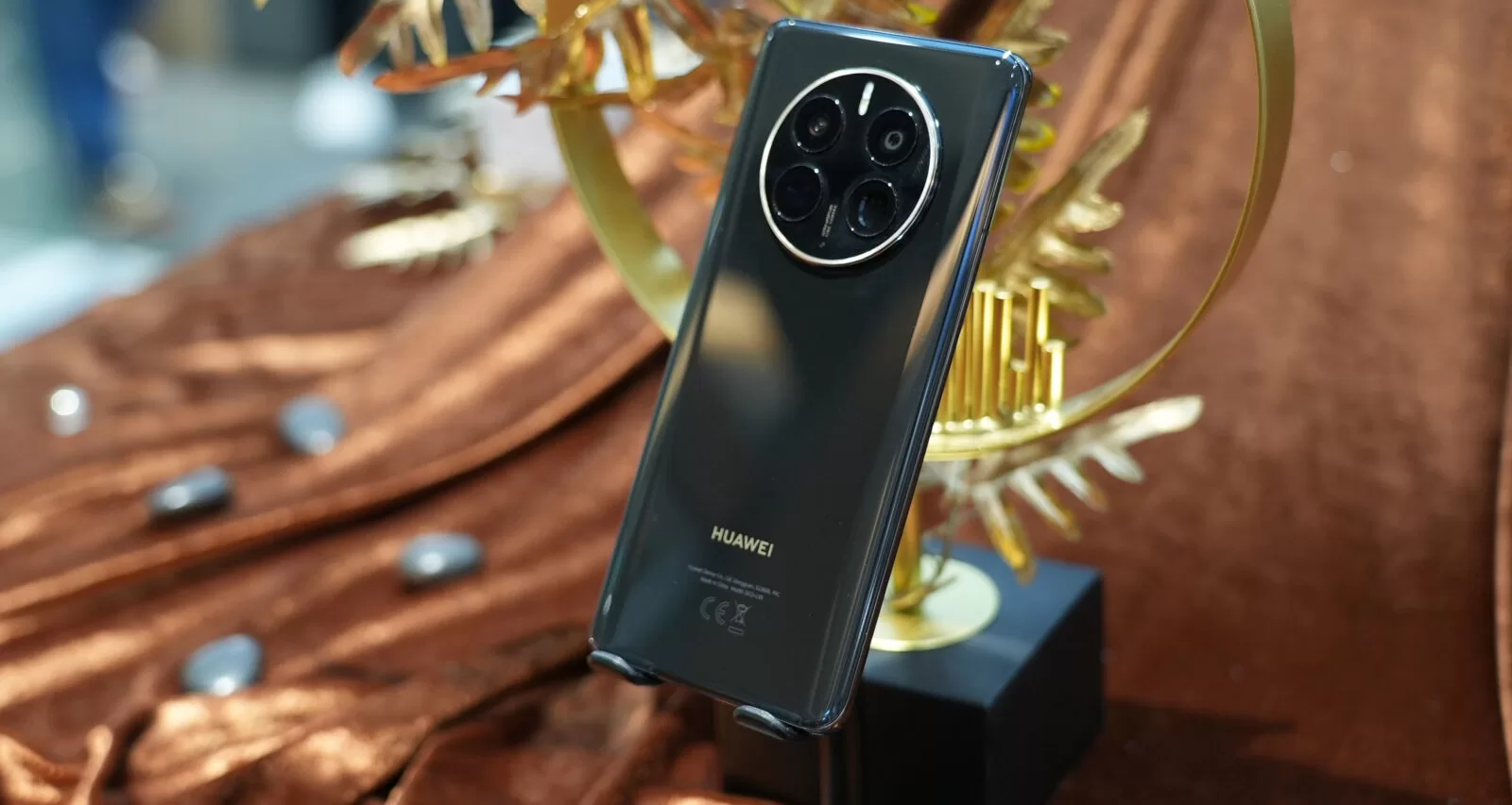 กระแสตอบรับดี แฟนหัวเว่ยแห่ต่อคิวรอรับเครื่อง HUAWEI Mate 50 Series วันแรก 1 DSC003701 | Huawei | กระแสตอบรับดี แฟนหัวเว่ยแห่ต่อคิวรอรับเครื่อง HUAWEI Mate 50 Series วันแรก