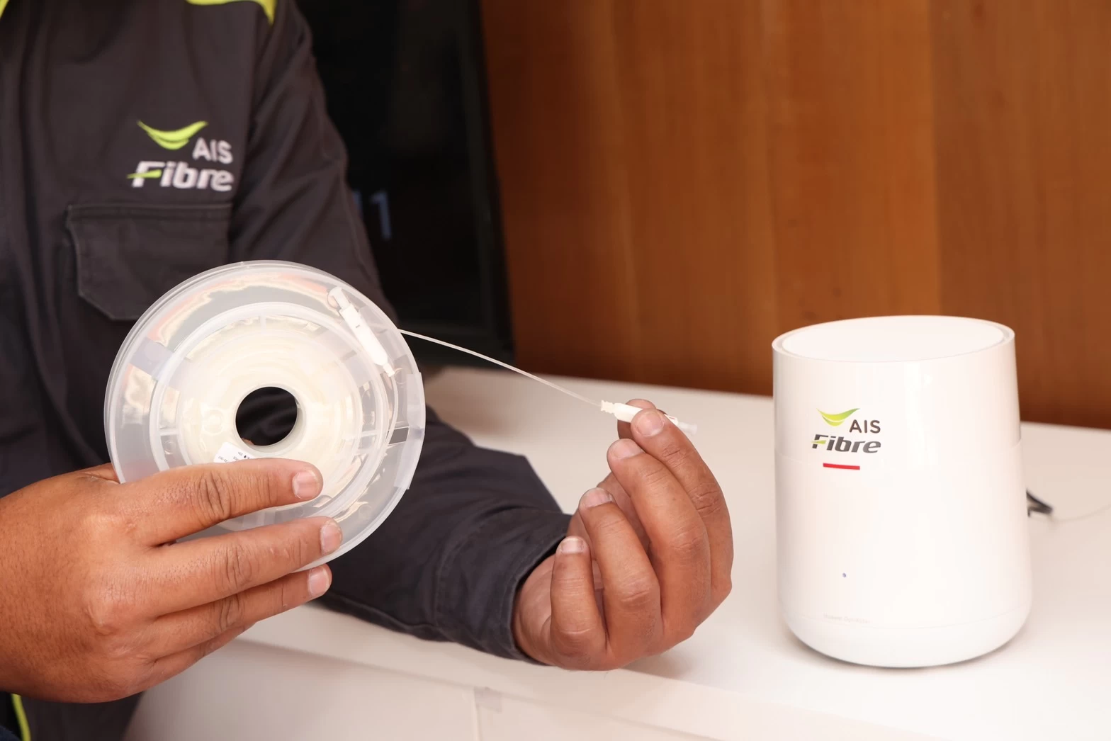 AIS Fibre เปิดบริการเน็ตเร็ว 1Gbps ครบทุกห้องในบ้าน ด้วยสายออฟติกโปร่งใสเทคโนโลยีใหม่ เก็บงานสวย เหมาะสำหรับคนรักบ้าน 1 Pic03 AIS Fibre 1Gpbs every room | 1Gbps Every Room | AIS Fibre เปิดบริการเน็ตเร็ว 1Gbps ครบทุกห้องในบ้าน ด้วยสายออฟติกโปร่งใสเทคโนโลยีใหม่ เก็บงานสวย เหมาะสำหรับคนรักบ้าน
