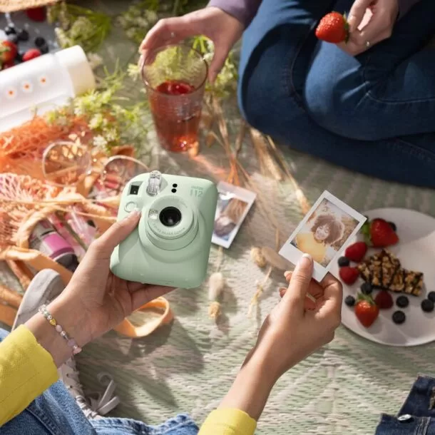 13 INSTAX mini 12 Mint Green | INSTAX mini 12 | เปิดตัว INSTAX mini 12 กล้องฟิล์มอินสแตนท์รุ่นใหม่ดีไซน์โทนพาสเทลสดใส