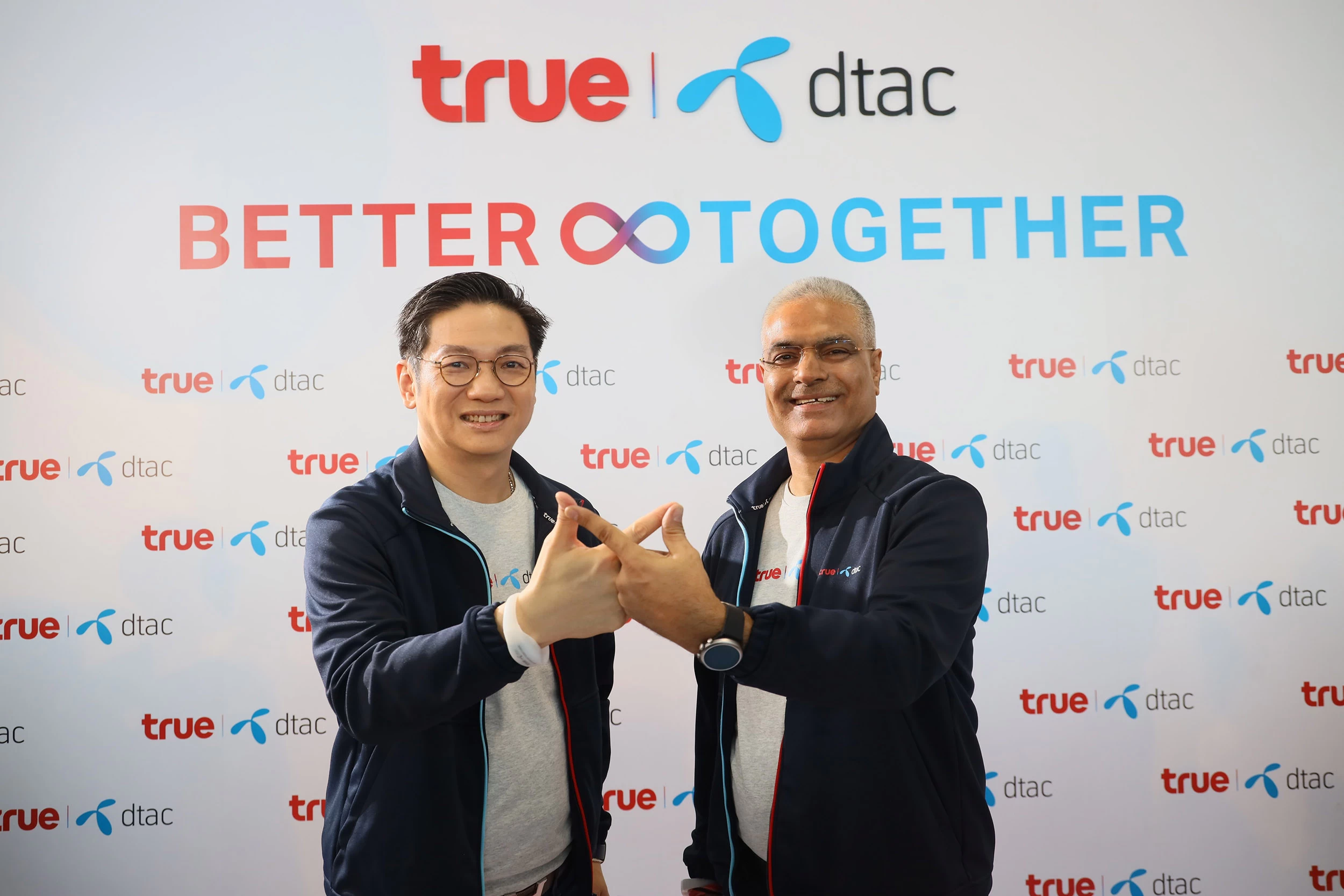 CEO DCEO | Better Together | ผสานสองรวมเป็นหนึ่ง True-dtac สัญลักษณ์ใหม่ของการควบรวม สัญญาณข้ามโครงข่ายสำหรับลูกค้าทั้งสองค่าย คลอบคลุมขยายครบทั้ง 77 จังหวัด