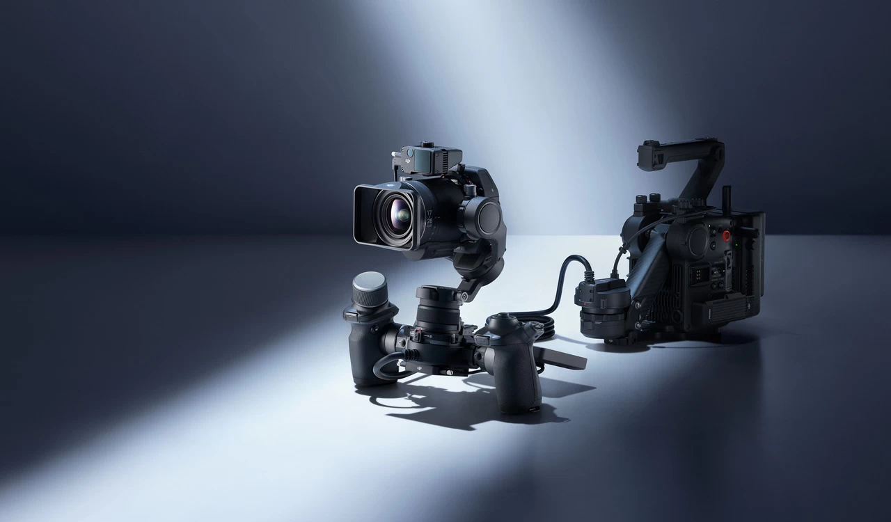 DJI Ronin 4D Flex อุปกรณ์เสริมเพิ่มความคล่องตัวให้มือโปร พร้อมเปิดตัวเลนส์ Cinema Zoom ตัวแรกของแบรนด์ 1 DJI Ronin 4D Flex Key Visual Main Product 1 of 2 | dji | DJI Ronin 4D Flex อุปกรณ์เสริมเพิ่มความคล่องตัวให้มือโปร พร้อมเปิดตัวเลนส์ Cinema Zoom ตัวแรกของแบรนด์