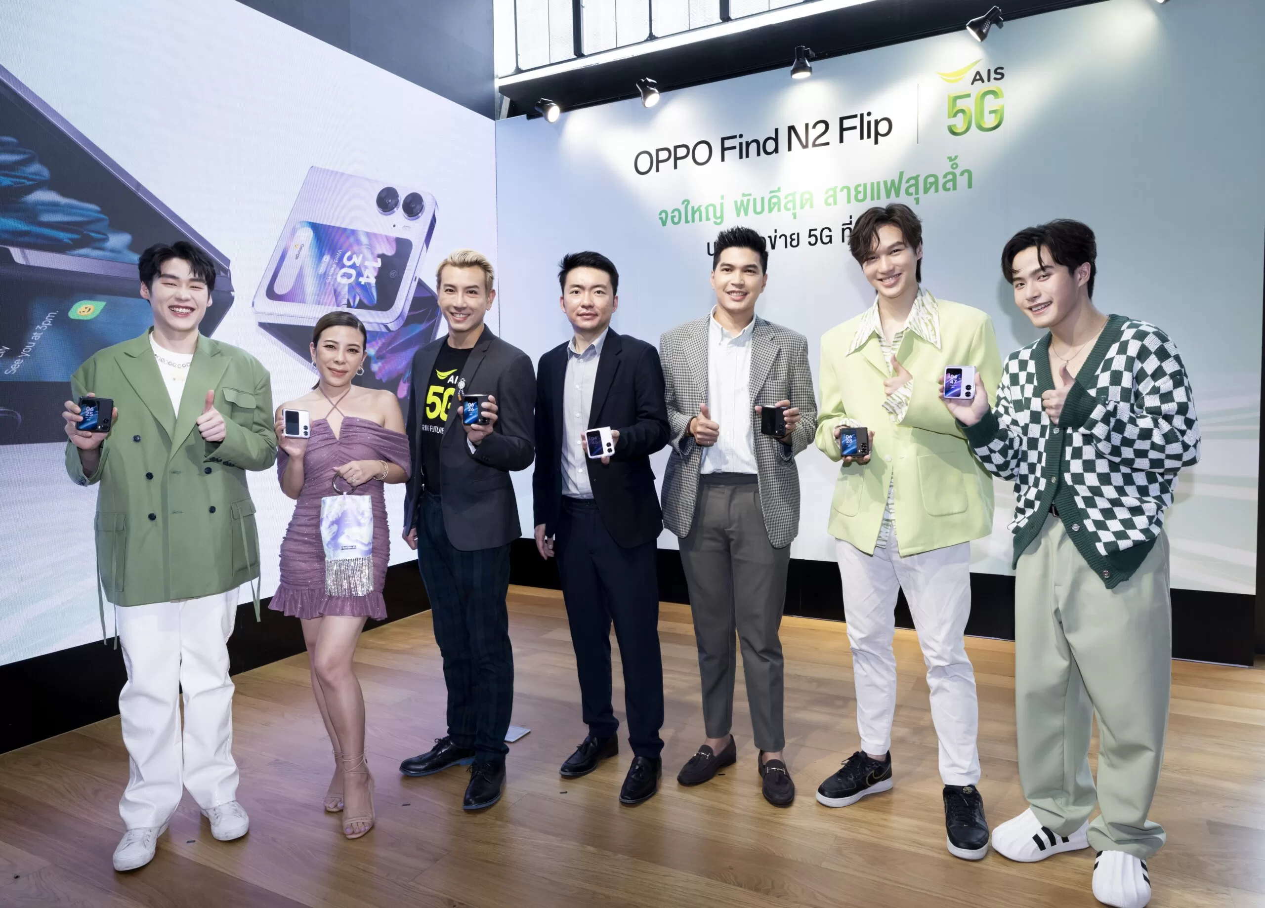 OPPO 1 scaled | AIS Shop Flagship Siam Center | ตอบรับคึกคัก OPPO Find N2 Flip เปิดรับเครื่องวันแรกที่ AIS Shop Flagship Siam Center