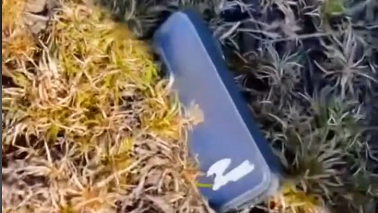 1 1 | iPhone Update | ดวงดีจัดผู้ใช้ TikTok อัปโหลดวิดีโอขณะทำ iPhone ร่วงที่ความสูง 14,000 ฟุตแต่เครื่องไม่พัง