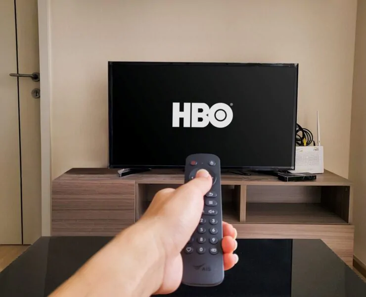 HBO 01 | HBO | สมัคร HBO GO สมัครผ่านทาง AIS คุ้มสุดเดือนละ 99 บาท! พร้อมรับชมได้เพิ่ม 5 ช่องดัง!