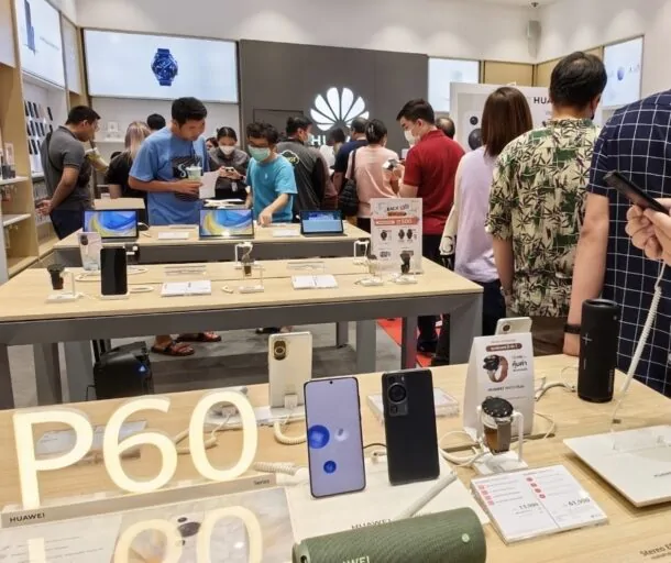 MegaBangna 1 | Huawei | กระแสแน่น! HUAWEI P60 Pro ขายวันแรก! ลูกค้าต่อคิวรอรับเครื่องเต็มแน่น 3 สาขา