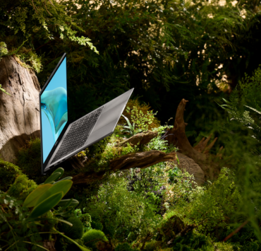 Zenbook S 13 OLED UX5304 Scenario photo 09 | asus | ASUS Zenbook S 13 OLED โน้ตบุ๊กจอ OLED บางที่สุดในโลก บาง 1 ซม. หนักเพียง 1 กก. พร้อมวางจำหน่ายไทย