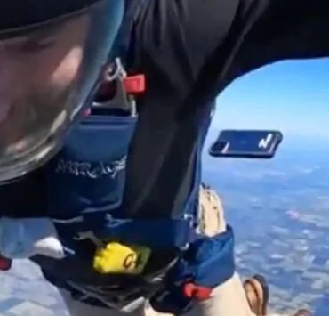 iPhone Dropped While Skydiving | iPhone Update | ดวงดีจัดผู้ใช้ TikTok อัปโหลดวิดีโอขณะทำ iPhone ร่วงที่ความสูง 14,000 ฟุตแต่เครื่องไม่พัง