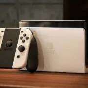 nintendoswitcholedwhite 1679941098578 | Nintendo Switch | ซีอีโอ Activision เผย Nintendo Switch รุ่นใหม่มีความแรงในระดับเดียวกับ PS4 และ Xbox One 