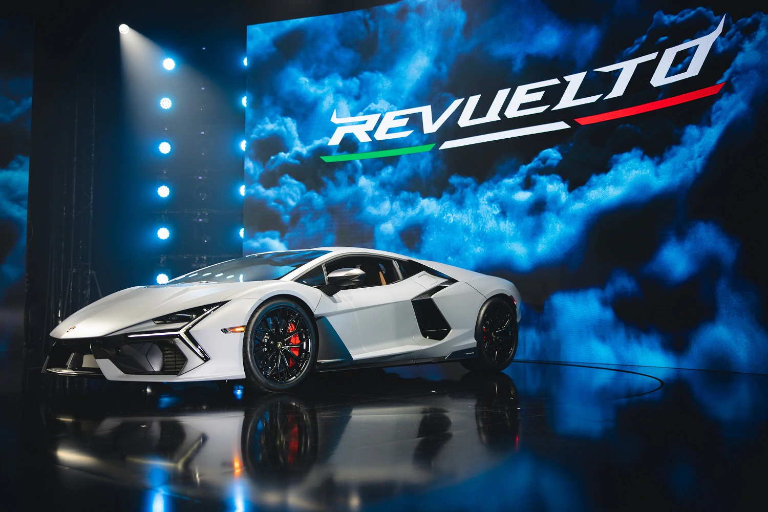 เผยโฉม Lamborghini Revuelto ซูเปอร์สปอร์ตปลั๊กอินไฮบริด เครื่องยนต์ V12 1 Lamborghini Bangkok Revuelto Launch 25 July 2 | Lamborghini | เผยโฉม Lamborghini Revuelto ซูเปอร์สปอร์ตปลั๊กอินไฮบริด เครื่องยนต์ V12