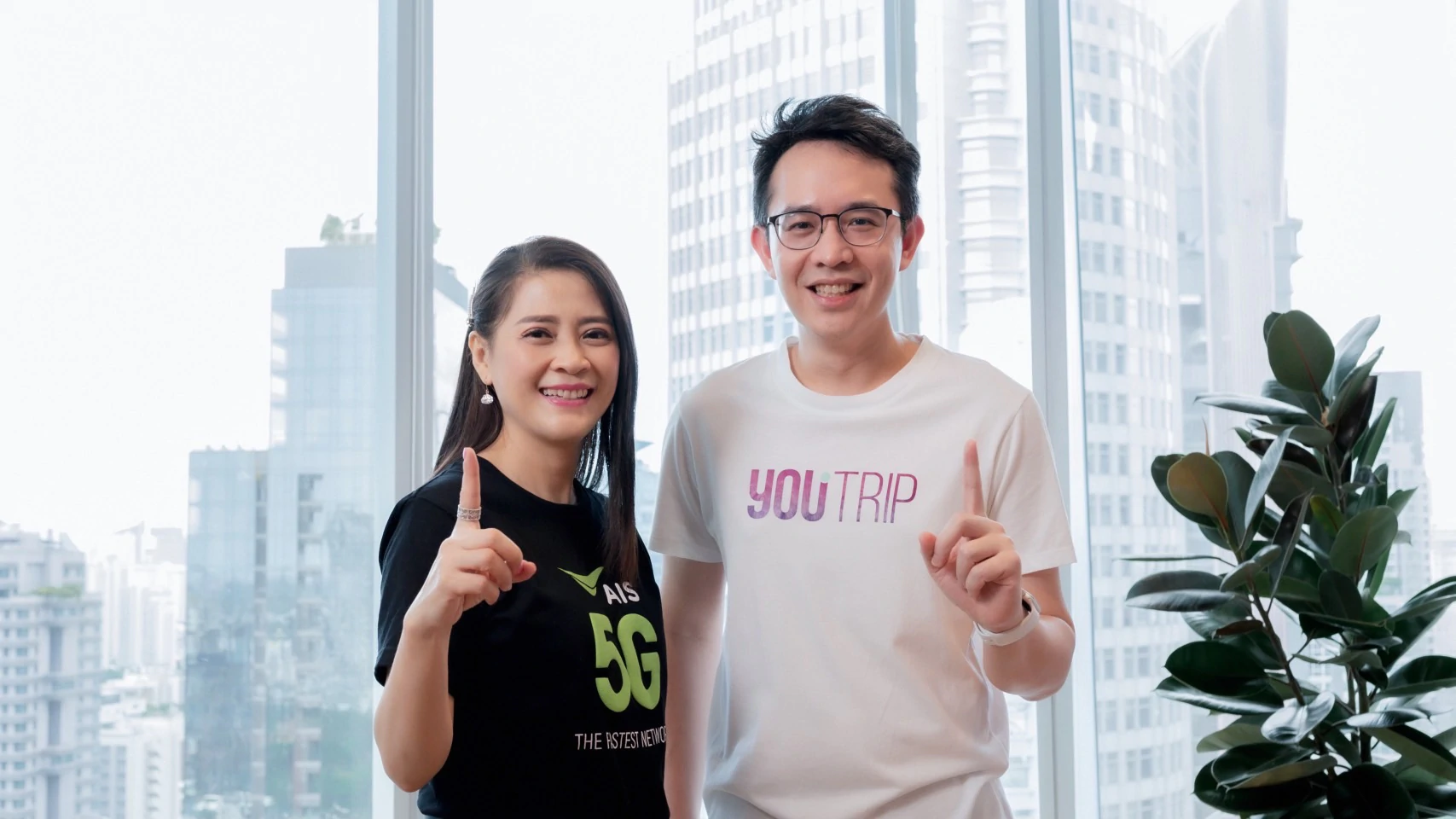 Pic 1 | AIS SIM2Fly | AIS x YouTrip ท่องเที่ยวต่างแดนประหยัดขึ้นด้วยอัตราแลกเปลี่ยนที่ดีกว่า