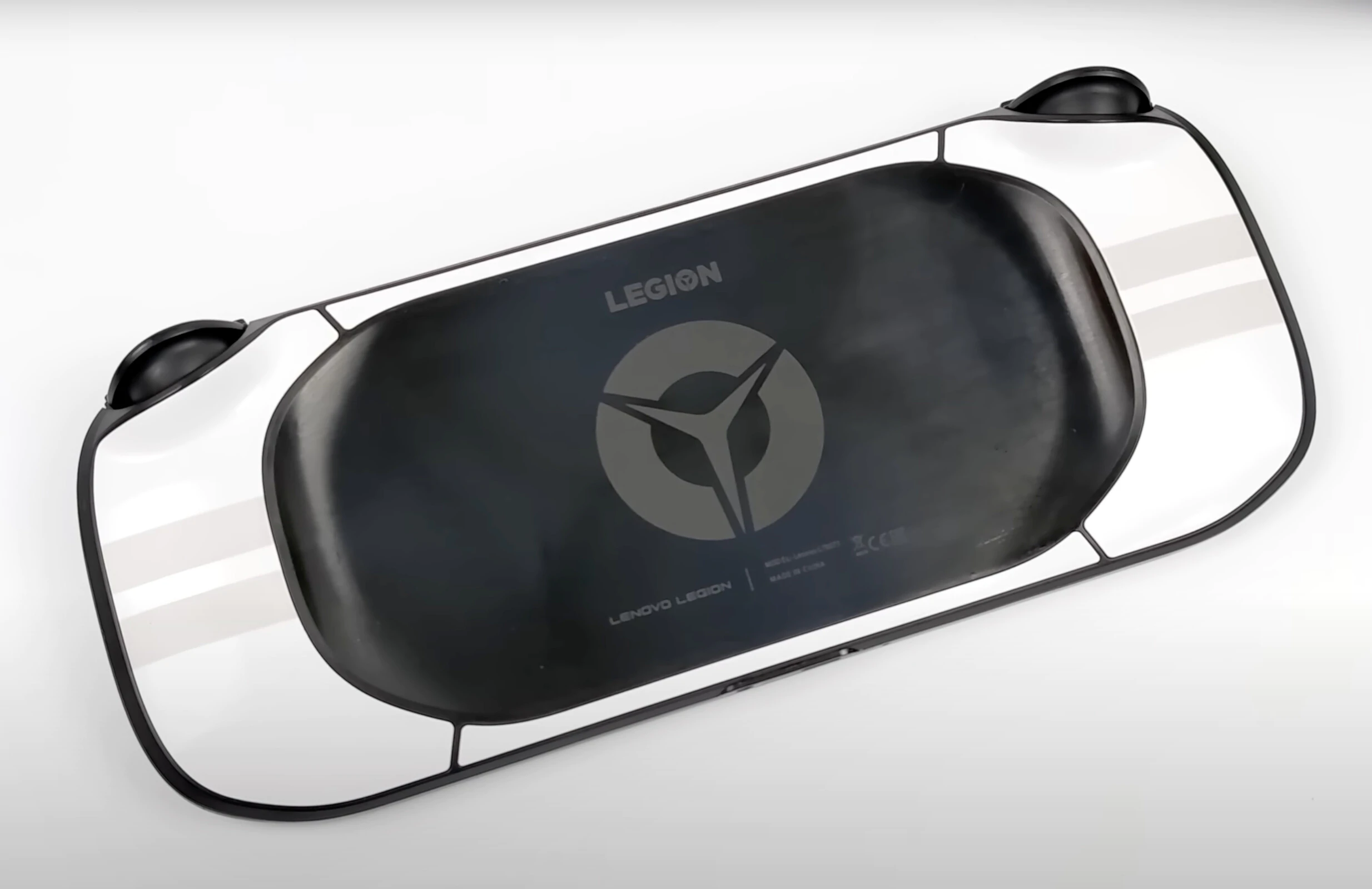 csm legionplayetaprime 9ec1db75e6 | Legion Go | ลือ Lenovo ซุ่มสร้าง “Legion Go” เครื่องเกมพกพาตัวใหม่ เจาะตลาดเกมพกพา