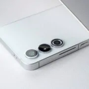 gsmarena 002 1 | Samsung‬ | Samsung Galaxy S24 และ S24+ อาจเปลี่ยนไปใช้ดีไซน์ขอบด้านข้างแบบแบน